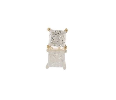 une paire de boucles d'oreilles à clous en diamant taille princesse, en or jaune