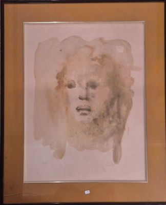 tableau représentant le visage d'une femme, encadré et accroché au mur