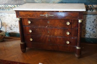 Commode en placage en acajou. Epoque Empire - Photo 1