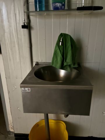 Lave main commande genou inox