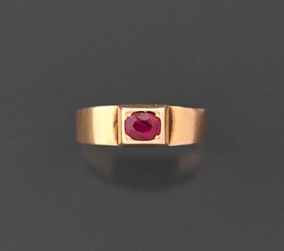 Bague en or jaune 18k 750 millièmes retenant un rubis de tai…