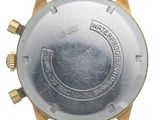 une image d'une montre en gros plan sur fond blanc