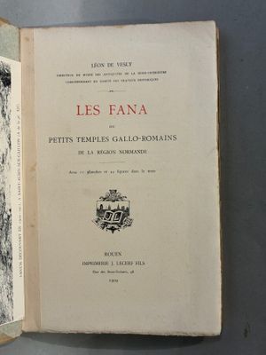 un livre ouvert avec l'image d'un homme à cheval