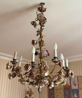 a chandelier that has a bunch of flowers on it