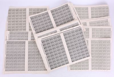 plusieurs feuilles de papier portant des timbres, posées sur une surface blanche