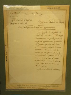 un gros plan d'un morceau de papier sur lequel on a écrit