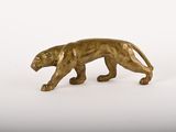 figurine en laiton représentant un tigre sur fond blanc