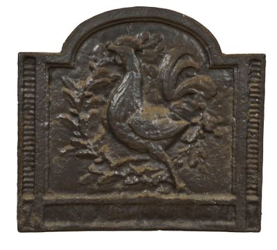 Plaque de cheminée En fonte de fer, à sommet cintré, à décor…