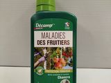 une bouteille de nourriture posée sur une table