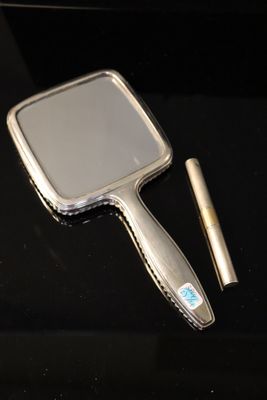 Lot comprenant un miroir dit face à main en argent 800/1000,…