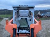 une image représentant un tracteur avec un siège à l'arrière