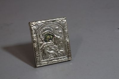 an image of a small silver plate with a jesus on it