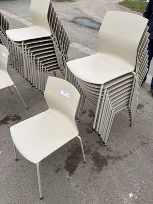 Lot de 12 chaises AKABA de couleur beige