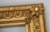 Encadrement en bois et stuc doré à décor de feuillages et de… (photo 2)