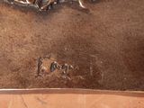 un livre sur lequel figure l'image d'un oiseau