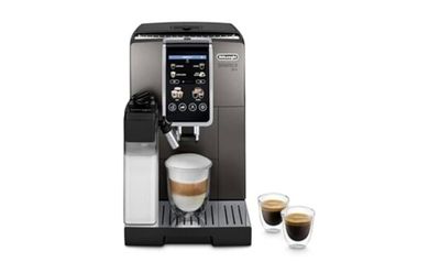 une machine à café avec une tasse de café à côté