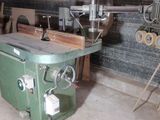a machine that is sitting in the middle of a room