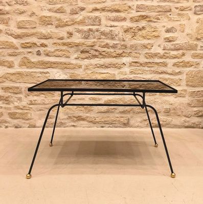 Table basse moderniste des années 50. Structure en métal laqué noir, p