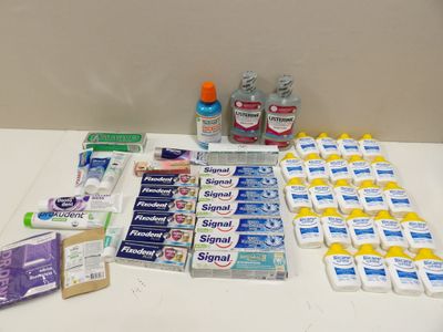beaucoup de dentifrice, du dentifrice, du dentifrice, du dentifrice, du dentifrice, du dentifrice, du dentifrice