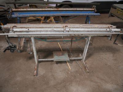 a machine that is sitting in a garage
