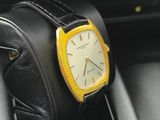 an image of a watch sitting on a black leather case