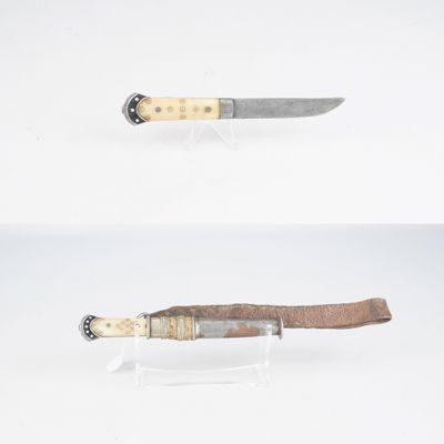 trois vues différentes d'un couteau à manche en bois posé sur une surface blanche