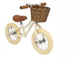 un petit vélo blanc avec un panier à l'avant