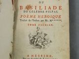 un livre ouvert avec l'image d'un homme à cheval