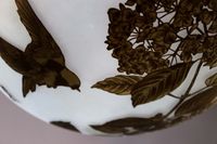 DEVEAU. Suspension en verre doublé à décor dégagé à l'acide … (photo 3)