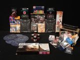 le contenu d'une collection de jeux vidéo est présenté sur une surface noire