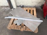 a piece of metal sitting on top of a pallet