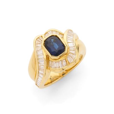 une bague en saphir et diamants, signée Van Cleef