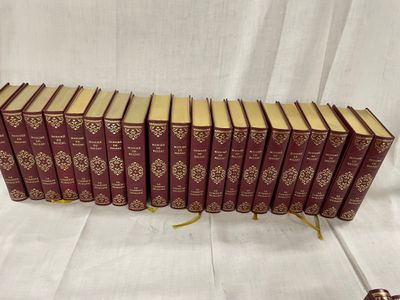 un coffret de douze livres de la Bible