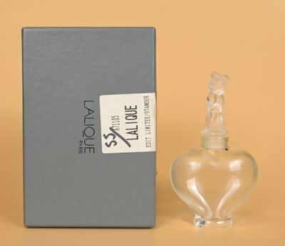 an image of a bottle of perfume sitting next to a box