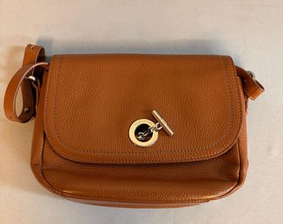 sac à bandoulière en cuir marron « fossil » avec des finitions dorées