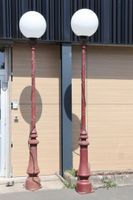 Paire de lampadaires de ville en fonte relaquée rouge à déco… (photo 2)