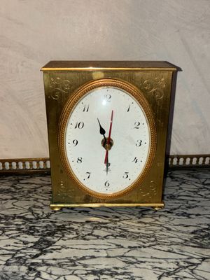 JAZZ Petite pendule réveil moderne en métal doré à décor gra…