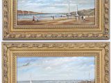 une paire de peintures à l'huile représentant une scène de plage avec des bateaux sur l'eau