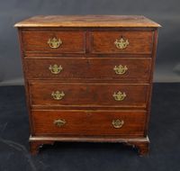 Commode anglaise en chêne, XIXe siècle et poignées en laiton…