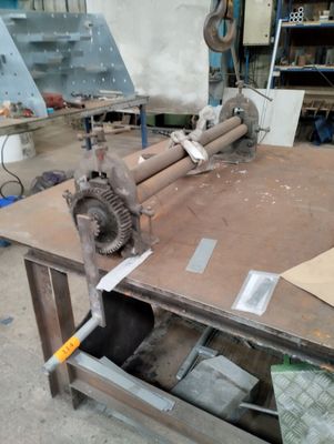 Petite rouleuse à tôles - Photo 1