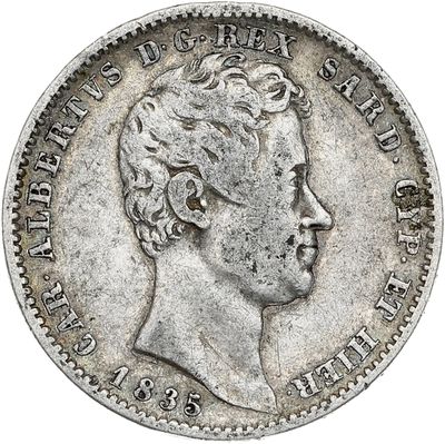 gros plan d'une pièce de monnaie sur laquelle figure un visage de femme