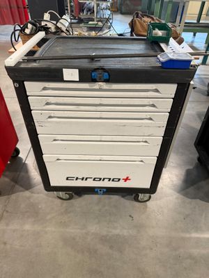 une image représentant un chariot posé dans une pièce