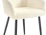 une chaise blanche aux pieds noirs et une chaise rembourrée blanche sur fond blanc