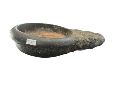 Important bénitier en marbre noir, époque XVIIème 14 x 52 x …