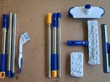 tout un tas de produits d'entretien posés sur la table