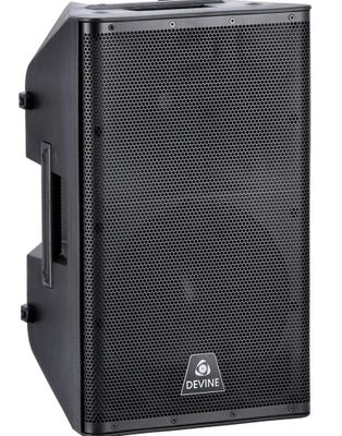 une enceinte noire sur fond blanc, avec un fond blanc