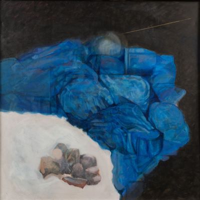 peinture représentant un bol bleu et blanc orné de rochers sur fond noir