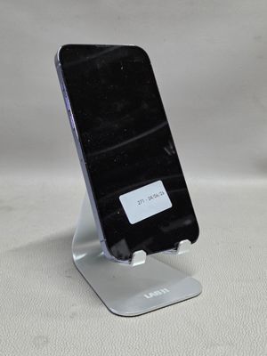 un téléphone portable posé sur un support