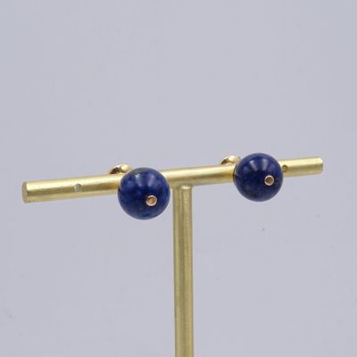 paire de boucles d'oreilles en lapis-lazuli et diamants, montées sur une tige plaquée or