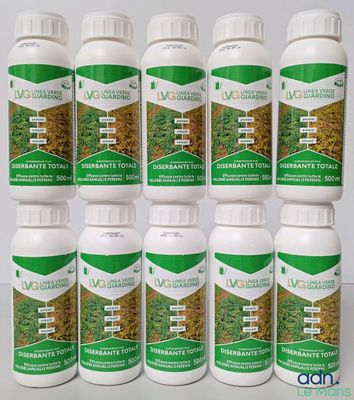 un lot de six flacons d'extrait de cannabis posés sur une table